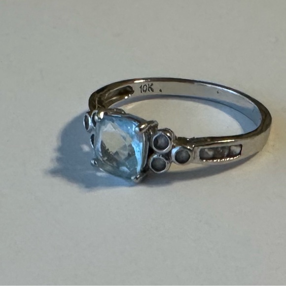 Elegant 10k white gold Aquamarine diamond Ring sz 7 - Picture 2 of 7